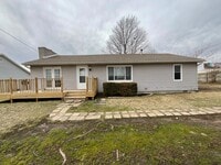 Building Photo - COMING SOON: Nice and Open 3 Bed 1 Bath Ho...