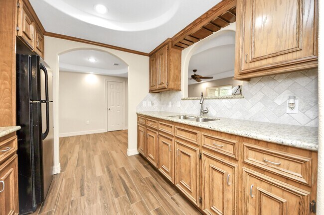 Building Photo - 8925 Homewood Ln