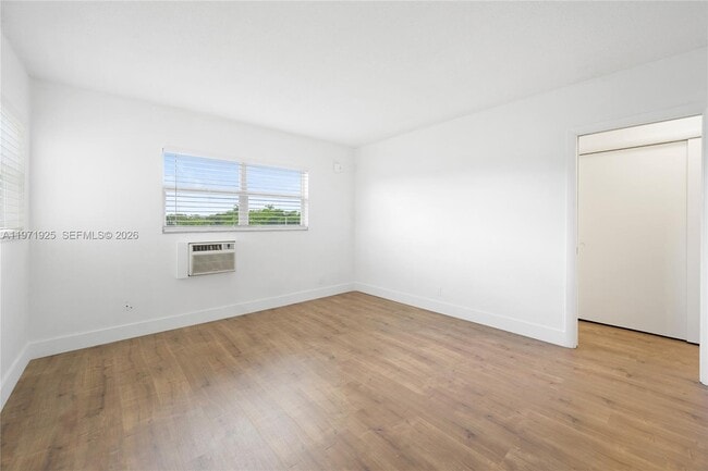 Building Photo - 141 NE 10th Ave