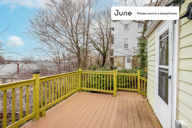 Building Photo - Room in Shared 5 bed/2 bath home