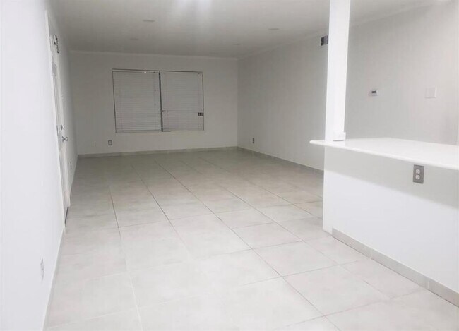 Building Photo - 7900 Westheimer Rd