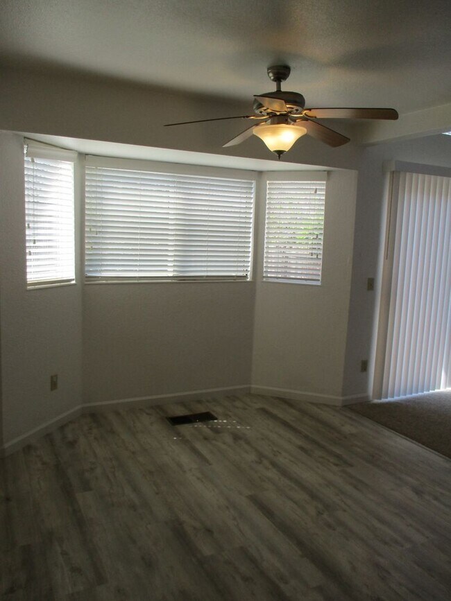 Building Photo - 2618 Valley Oak Way
