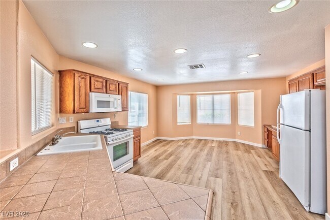 Building Photo - 10439 Zen Ct