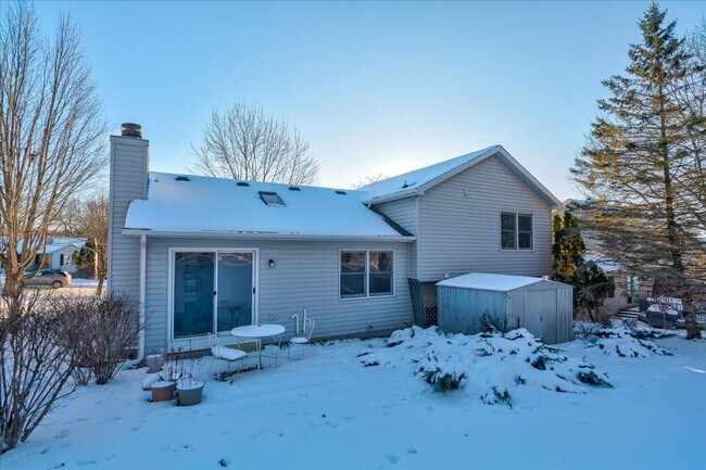 Building Photo - 2806 Wentworth Dr