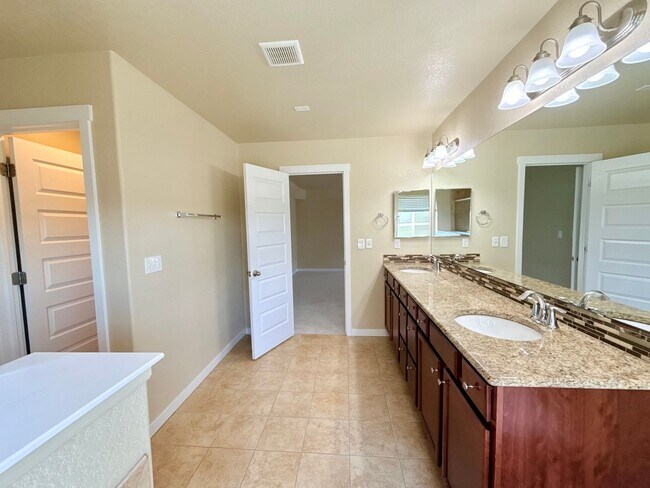Building Photo - 6531 Wexford Dr