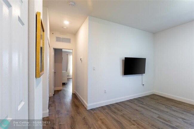Building Photo - 4637 Caspian Way