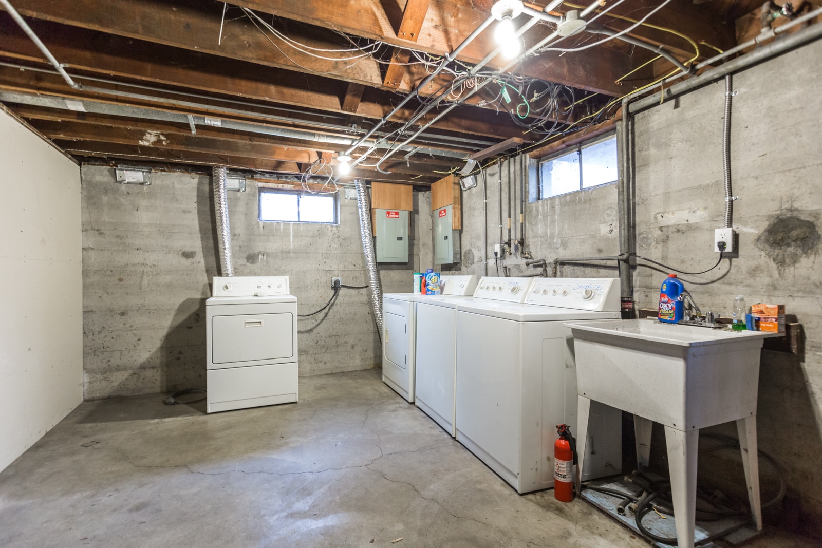 separate laundry for each unit - 5703 N Commercial Ave