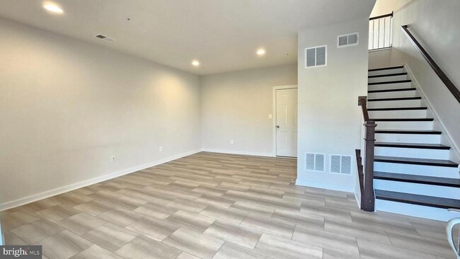 Building Photo - 8650 Satinwood Dr