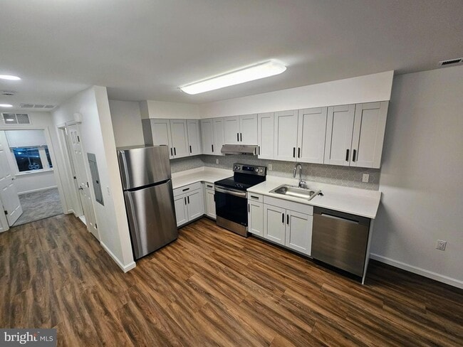 Building Photo - 200 Hamilton Ave