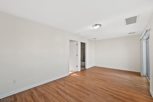 Building Photo - 110-PT112 Redwood Ave