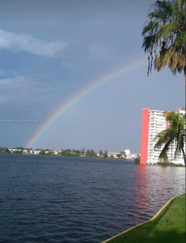 Building Photo - 1175 NE Miami Gardens Dr