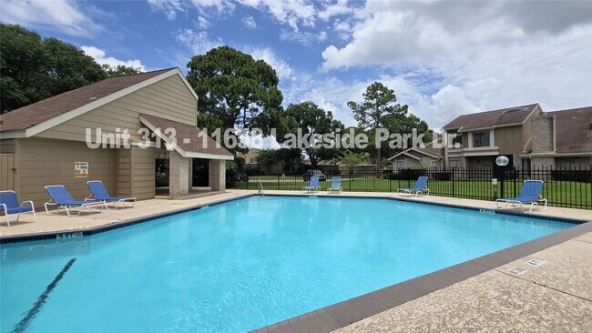 Building Photo - 11658 Lakeside Park Dr