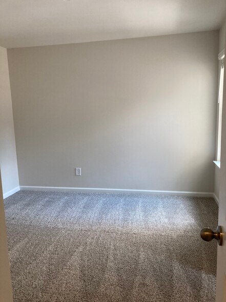 Building Photo - 354 Timberland Ave