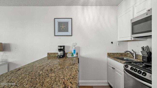 Building Photo - 8817 S Thomas Dr