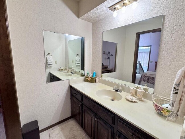 Building Photo - 2825 Tealwood Dr