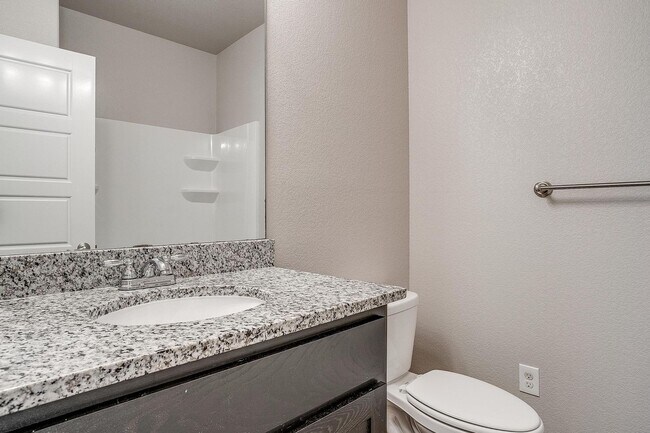 Building Photo - Move in Ready