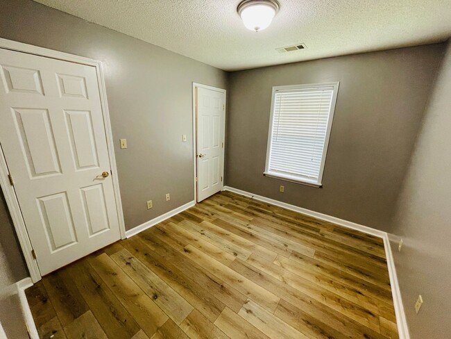 Building Photo - 3BD/2BA FOR RENT