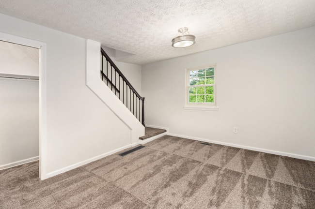 Building Photo - 1584 Mink St SW