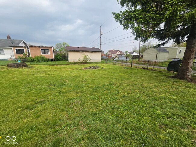 Building Photo - 1310 E 5th St