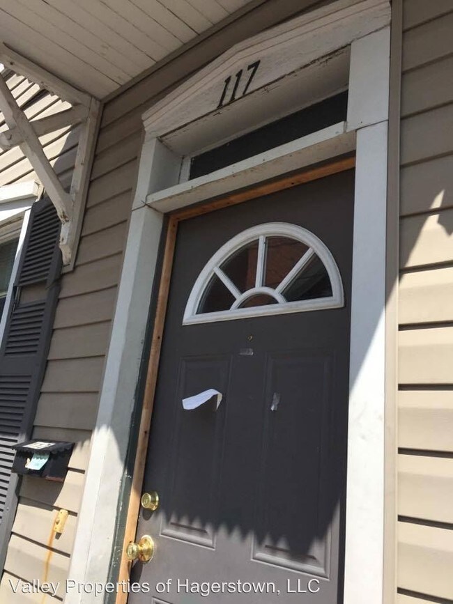 Primary Photo - 3 br, 2.5 bath House - 117 N Spring St
