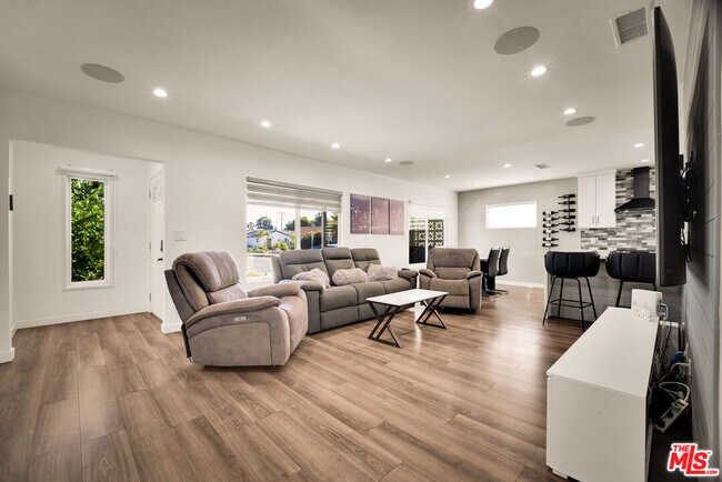 Building Photo - 12827 Sylvan St