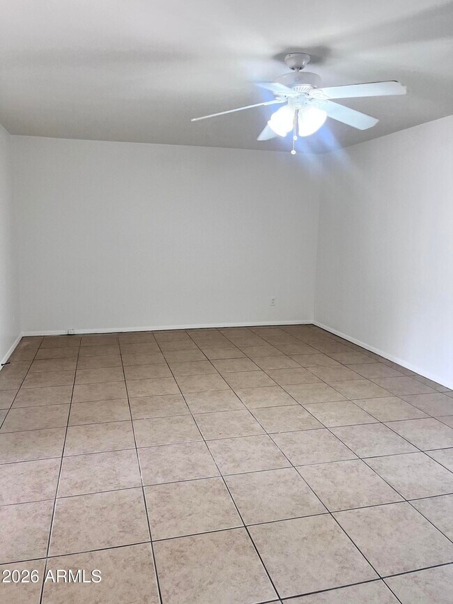 Building Photo - 224 E Hermosa Dr