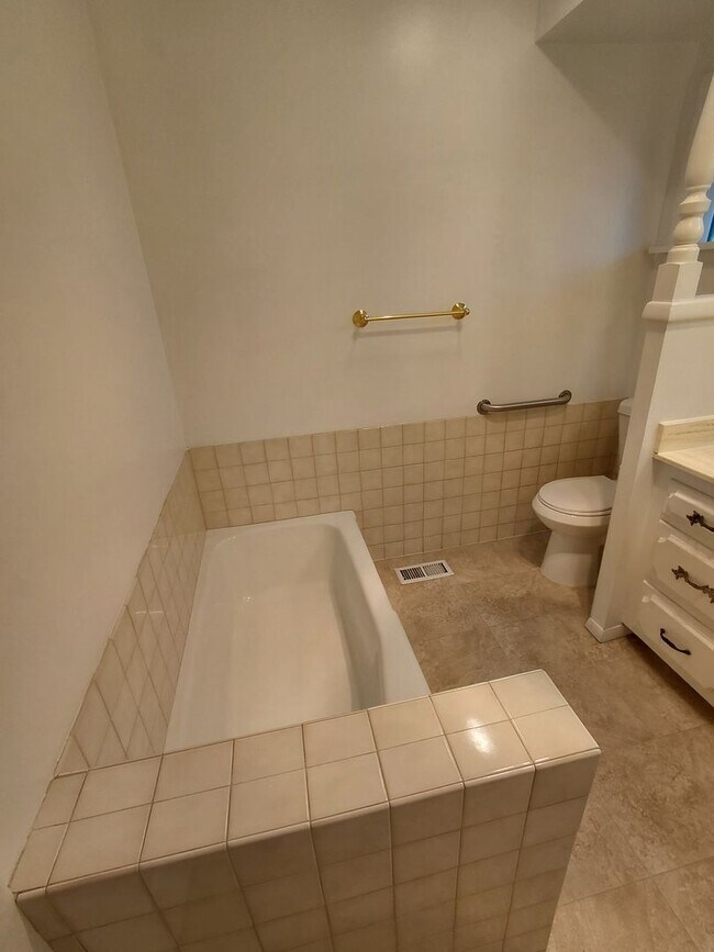 Building Photo - Silverdale Area Home