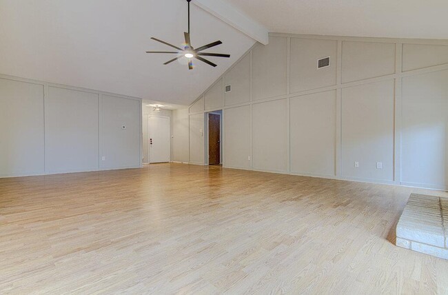 Building Photo - 11803 Hyacinth Dr