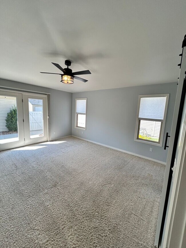 Building Photo - Spacious Duplex with 3-Car Garage & Privat...