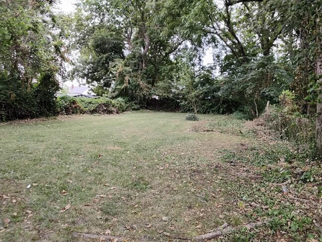 Building Photo - 1/2 OFF MOVE IN AMOUNT! 1/2 OFF SECURITY! 2 Bed 1 Bath Home