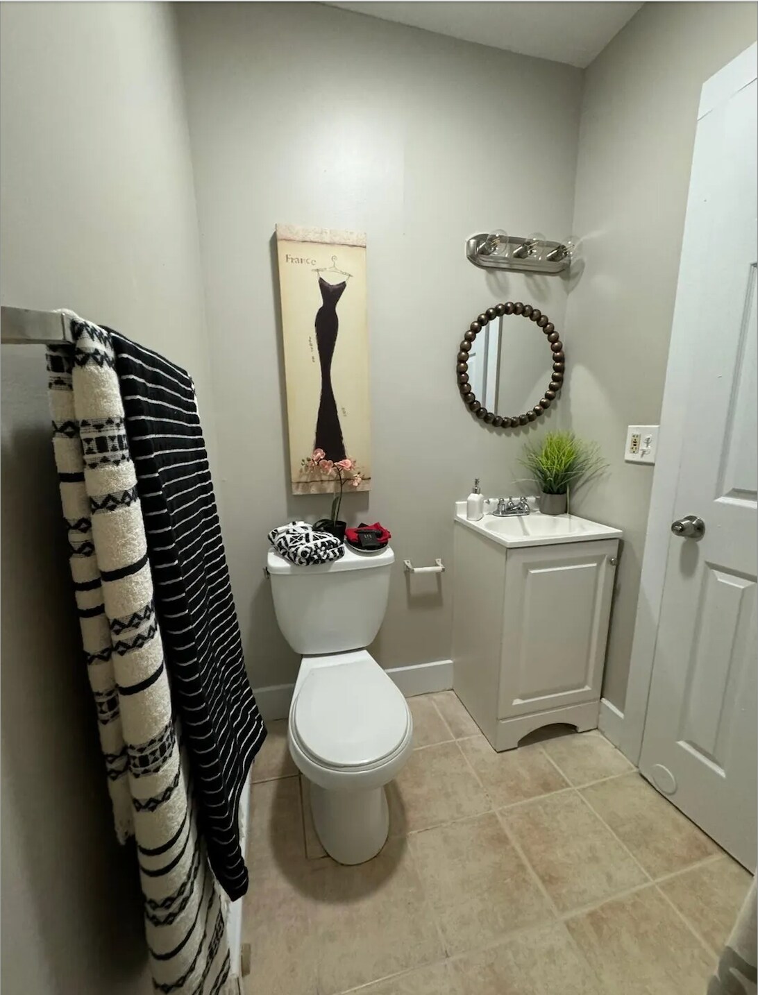 Building Photo - 208 Buckingham St