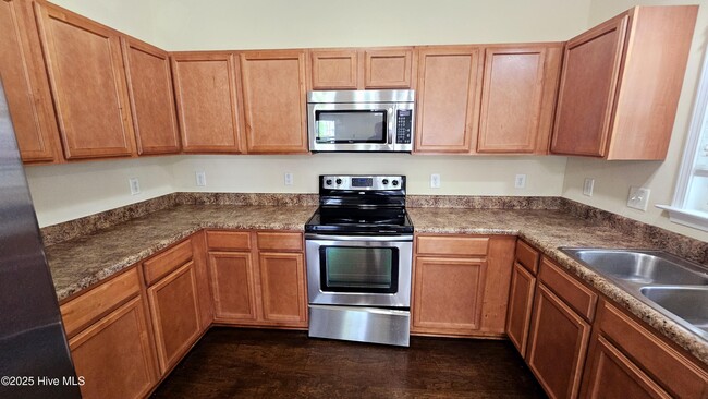 Building Photo - 714 Savannah Dr