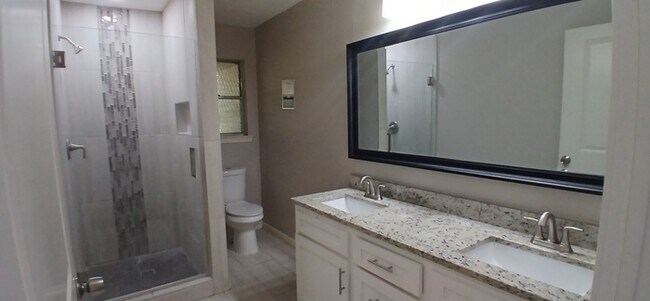 Building Photo - Beautiful 7 beds 3 baths in Ryanwood!
