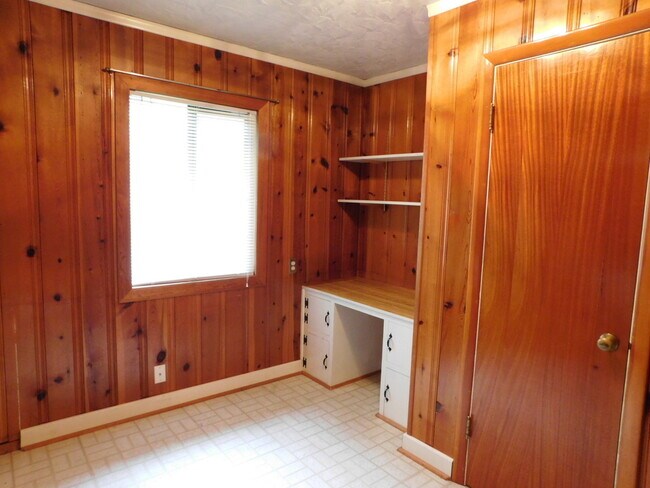 Building Photo - 4Bd/1.5Ba Two Story Home - Available soon!