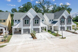 Building Photo - Must see Community near LSU!