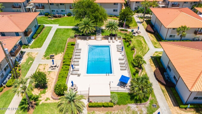 Building Photo - 2100 W Beach Dr