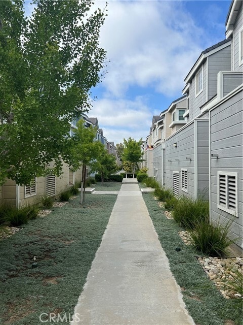 Building Photo - 2800 Plaza del Amo