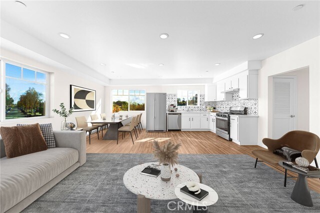 Building Photo - 5639 Huntington Dr