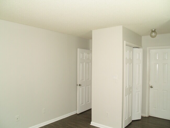 Building Photo - 2832 Iron Gate Ln