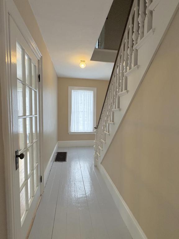 Building Photo - 14 Maple St