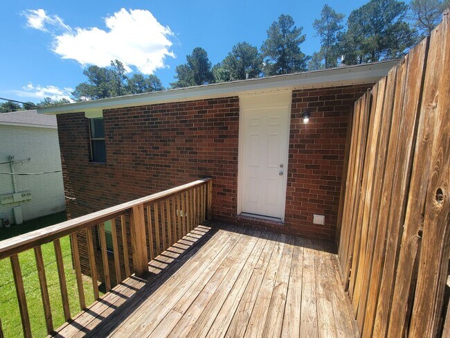 Building Photo - 1546 Hamilton Dr