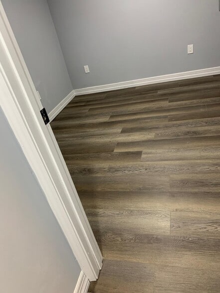 Building Photo - 4807 Poplar Dr