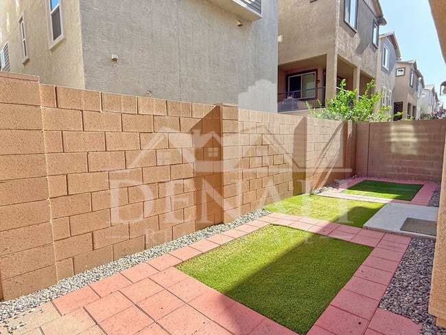 Building Photo - 731 W Winchester Dr