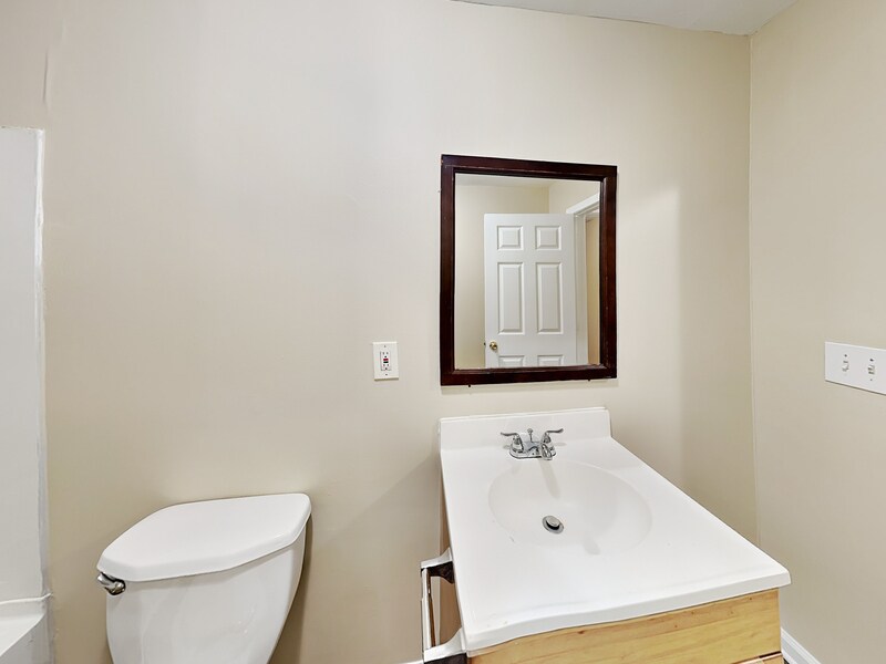 Building Photo - 2497 Lakewood Ave SW