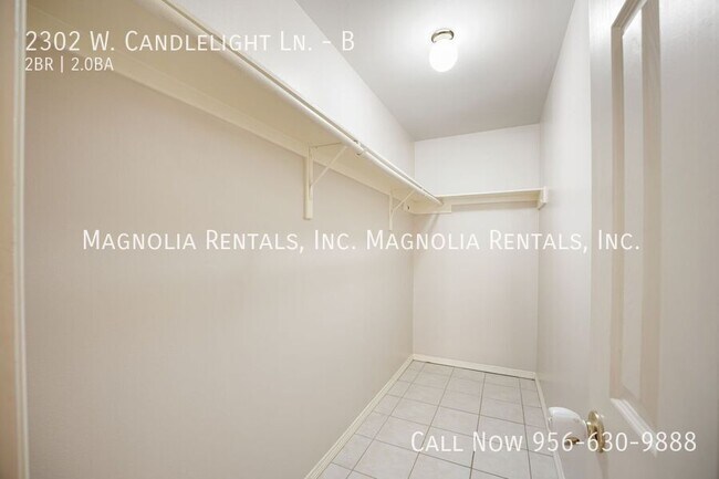 Building Photo - 2302 W Candlelight Ln