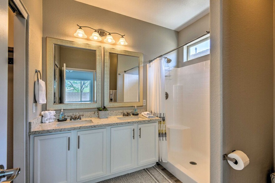 Building Photo - 8226 S Hidden Trail Ct