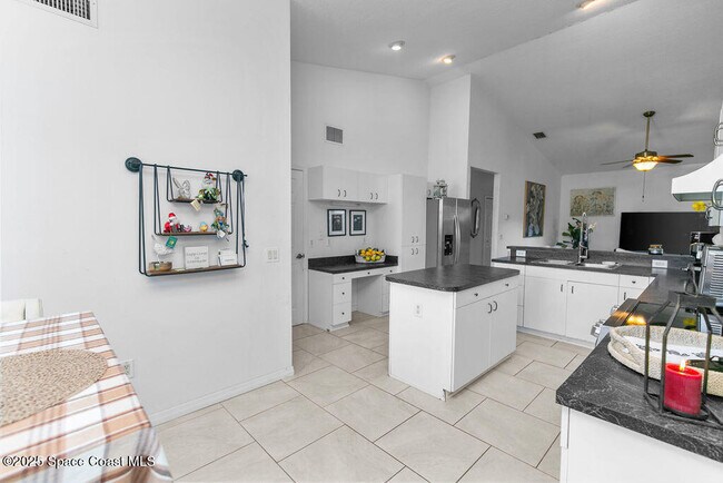 Building Photo - 4243 Pondapple Dr