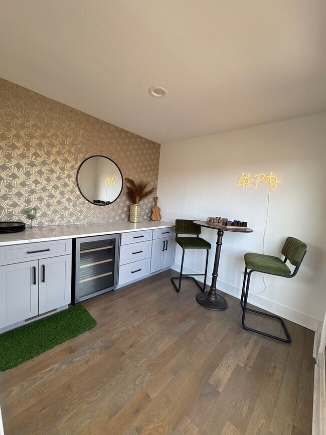 Building Photo - Fully Furnished 5 Bed, 3.5 Bath Located In East Nashville's McFerrin Park Neighborhood w/ Flexibl...