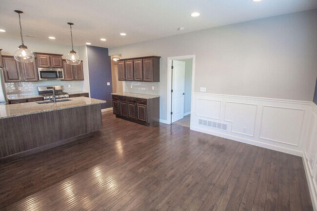 Building Photo - 7407 Pemberton Dr