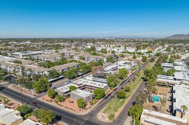 Building Photo - 6502 N 17th Ave